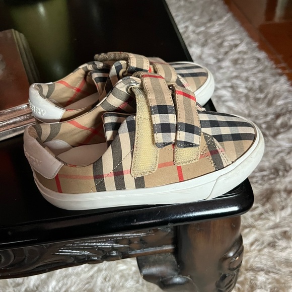 Burberry kids sneakers